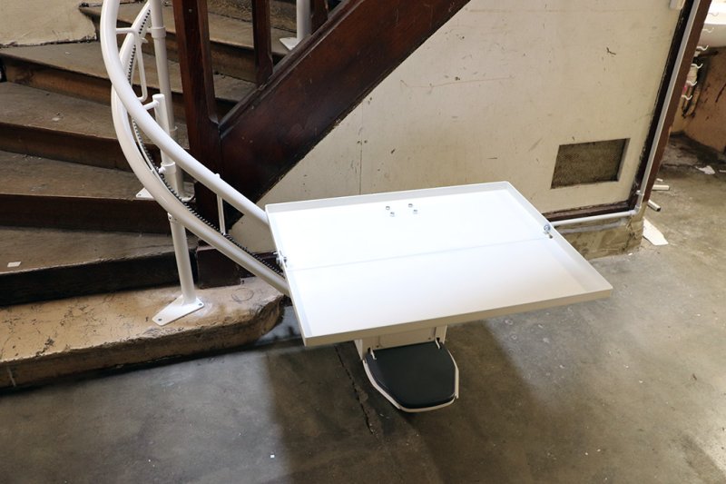 Installation d'un monte-escalier Infinity spécifique à Orléans